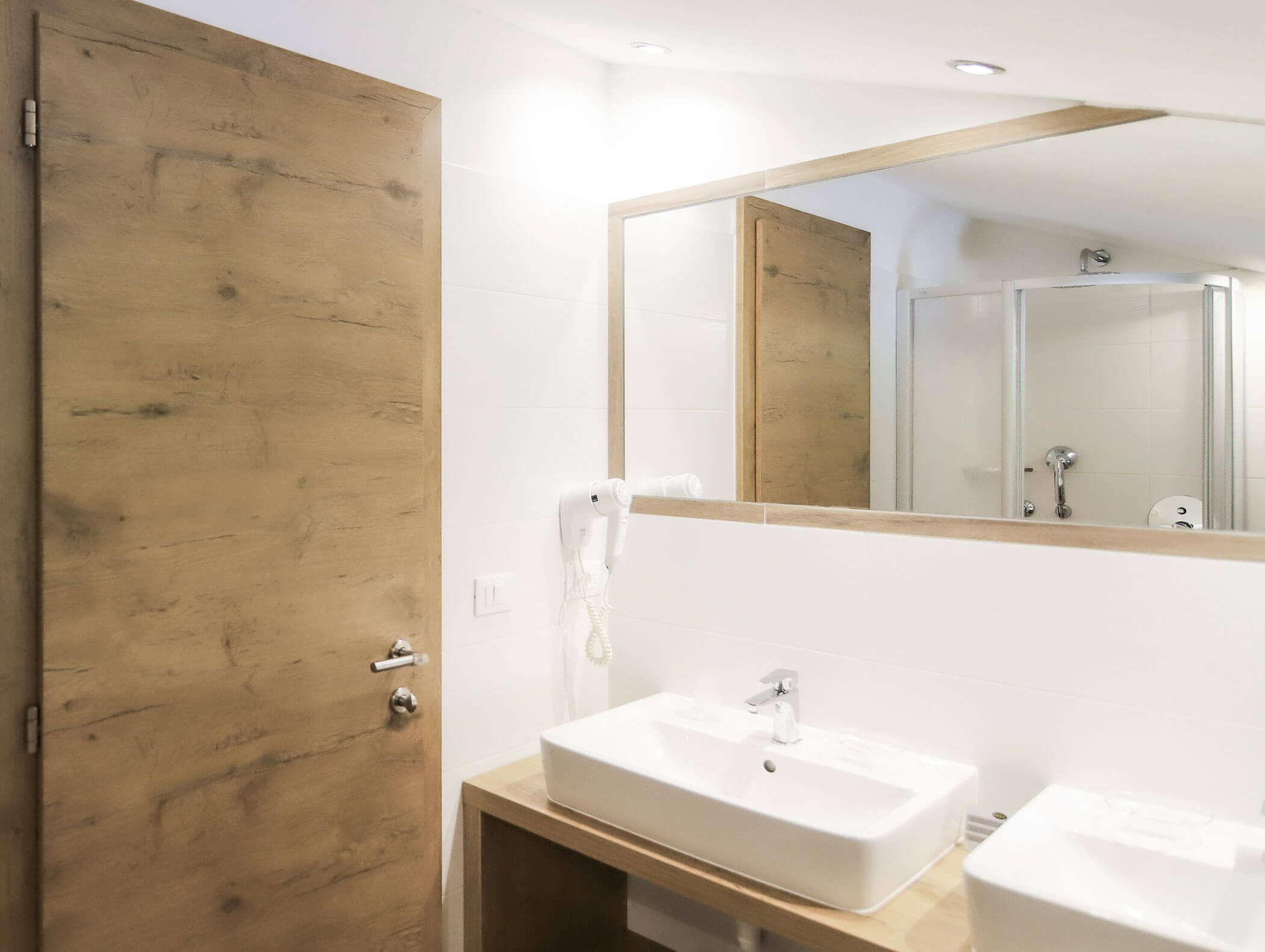 Waschbecken im Badezimmer im Apartment Alpenglühn