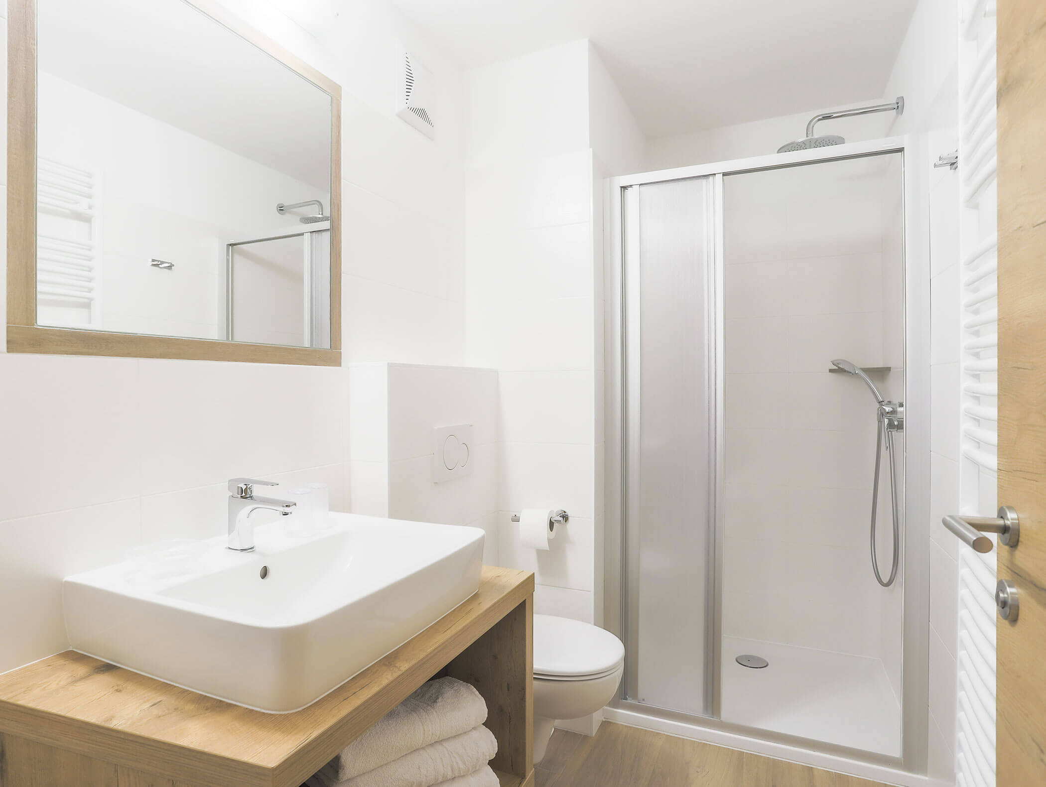 Bagno con doccia nella camera Talblick